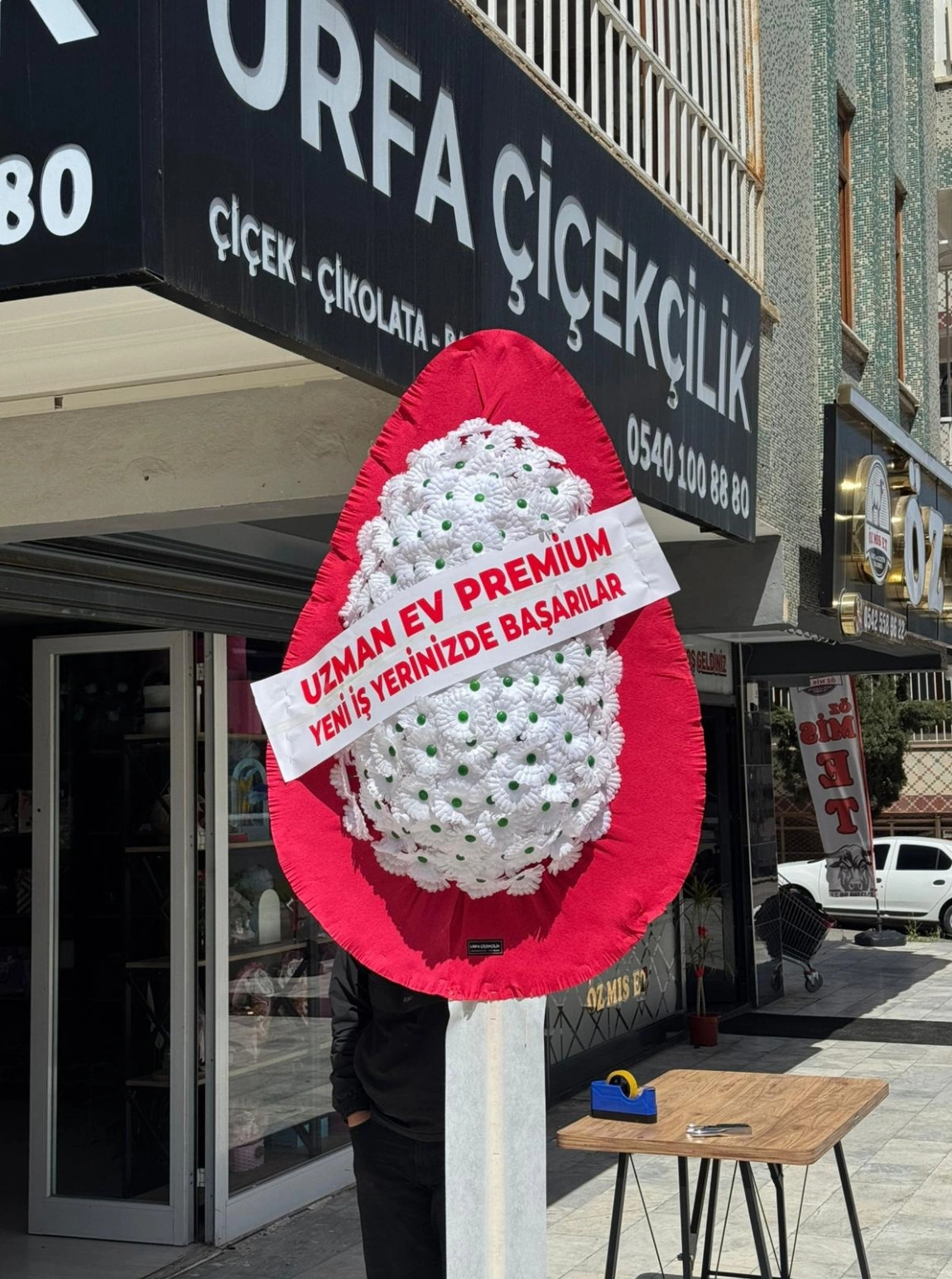 Beyaz Gerbera Tek Katlı Çelenk