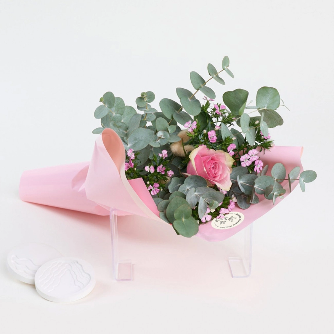Pembe Bukette Pembe Gül Ve Okaliptus