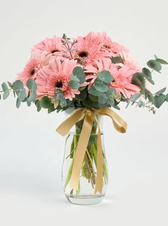 Paşabahçe Vazoda 7 Pembe Gerbera & Okaliiptuslar